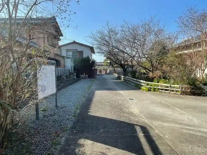 法性寺の{uncategorized: "未分類", other: "その他", undefined: "問題あり", building: "その他建物", grave: "お墓", sacred_gate: "鳥居", guardian: "狛犬", statue: "像", buddha: "仏像", history: "歴史", nature: "自然", garden: "庭園", animal: "動物", pagoda: "塔", temizu: "手水舎", mountain_gate: "山門・神門", sanctuary: "本殿・本堂", subordinate: "末社・摂社", art: "芸術", scenery: "景色", jizo: "地蔵", ema: "絵馬", goshuin: "御朱印", omikuji: "おみくじ", items: "授与品その他", amulet: "お守り", goshuincho: "御朱印帳", eats: "食事", festival: "お祭り", votive_dance: "神楽", shichigosan: "七五三参", wedding: "結婚式", experience: "体験その他", initially: "初詣", around: "周辺", anti_infection: "感染症対策"}