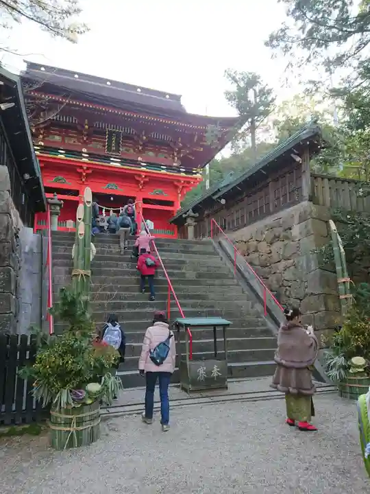 六所神社の山門・神門