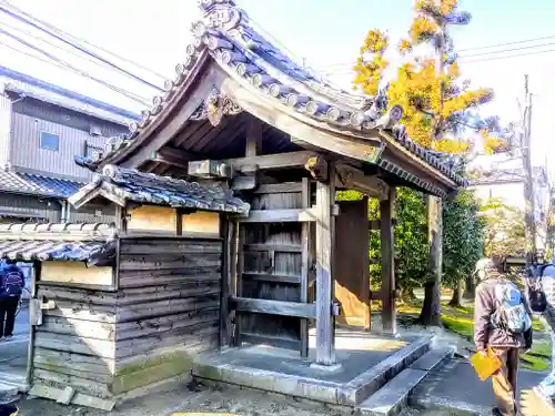 弁栄庵 法城寺の山門