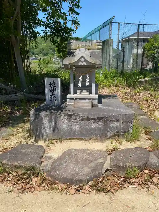 大浦神社の{uncategorized: "未分類", other: "その他", undefined: "問題あり", building: "その他建物", grave: "お墓", sacred_gate: "鳥居", guardian: "狛犬", statue: "像", buddha: "仏像", history: "歴史", nature: "自然", garden: "庭園", animal: "動物", pagoda: "塔", temizu: "手水舎", mountain_gate: "山門・神門", sanctuary: "本殿・本堂", subordinate: "末社・摂社", art: "芸術", scenery: "景色", jizo: "地蔵", ema: "絵馬", goshuin: "御朱印", omikuji: "おみくじ", items: "授与品その他", amulet: "お守り", goshuincho: "御朱印帳", eats: "食事", festival: "お祭り", votive_dance: "神楽", shichigosan: "七五三参", wedding: "結婚式", experience: "体験その他", initially: "初詣", around: "周辺", anti_infection: "感染症対策"}