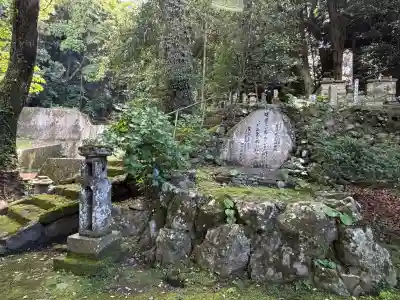 平松神社の{uncategorized: "未分類", other: "その他", undefined: "問題あり", building: "その他建物", grave: "お墓", sacred_gate: "鳥居", guardian: "狛犬", statue: "像", buddha: "仏像", history: "歴史", nature: "自然", garden: "庭園", animal: "動物", pagoda: "塔", temizu: "手水舎", mountain_gate: "山門・神門", sanctuary: "本殿・本堂", subordinate: "末社・摂社", art: "芸術", scenery: "景色", jizo: "地蔵", ema: "絵馬", goshuin: "御朱印", omikuji: "おみくじ", items: "授与品その他", amulet: "お守り", goshuincho: "御朱印帳", eats: "食事", festival: "お祭り", votive_dance: "神楽", shichigosan: "七五三参", wedding: "結婚式", experience: "体験その他", initially: "初詣", around: "周辺", anti_infection: "感染症対策"}