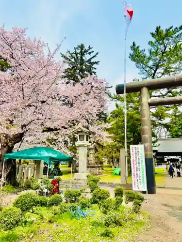 青森縣護國神社の{uncategorized: "未分類", other: "その他", undefined: "問題あり", building: "その他建物", grave: "お墓", sacred_gate: "鳥居", guardian: "狛犬", statue: "像", buddha: "仏像", history: "歴史", nature: "自然", garden: "庭園", animal: "動物", pagoda: "塔", temizu: "手水舎", mountain_gate: "山門・神門", sanctuary: "本殿・本堂", subordinate: "末社・摂社", art: "芸術", scenery: "景色", jizo: "地蔵", ema: "絵馬", goshuin: "御朱印", omikuji: "おみくじ", items: "授与品その他", amulet: "お守り", goshuincho: "御朱印帳", eats: "食事", festival: "お祭り", votive_dance: "神楽", shichigosan: "七五三参", wedding: "結婚式", experience: "体験その他", initially: "初詣", around: "周辺", anti_infection: "感染症対策"}