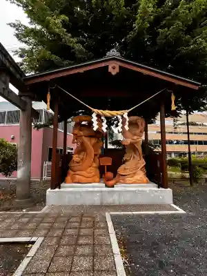 諏訪神社の{uncategorized: "未分類", other: "その他", undefined: "問題あり", building: "その他建物", grave: "お墓", sacred_gate: "鳥居", guardian: "狛犬", statue: "像", buddha: "仏像", history: "歴史", nature: "自然", garden: "庭園", animal: "動物", pagoda: "塔", temizu: "手水舎", mountain_gate: "山門・神門", sanctuary: "本殿・本堂", subordinate: "末社・摂社", art: "芸術", scenery: "景色", jizo: "地蔵", ema: "絵馬", goshuin: "御朱印", omikuji: "おみくじ", items: "授与品その他", amulet: "お守り", goshuincho: "御朱印帳", eats: "食事", festival: "お祭り", votive_dance: "神楽", shichigosan: "七五三参", wedding: "結婚式", experience: "体験その他", initially: "初詣", around: "周辺", anti_infection: "感染症対策"}