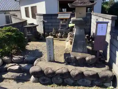 稲荷神社、他不明社　五郎丸初生地　山神の本殿・本堂