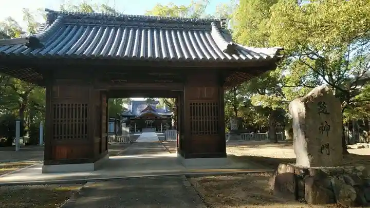 丸亀春日神社の山門・神門