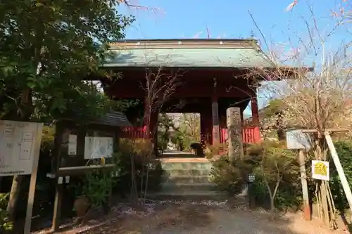 龍峰寺の山門