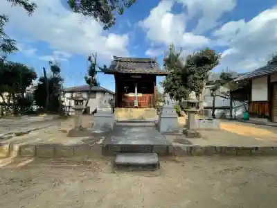 一杵神社(大宝神社飛地境内)の{uncategorized: "未分類", other: "その他", undefined: "問題あり", building: "その他建物", grave: "お墓", sacred_gate: "鳥居", guardian: "狛犬", statue: "像", buddha: "仏像", history: "歴史", nature: "自然", garden: "庭園", animal: "動物", pagoda: "塔", temizu: "手水舎", mountain_gate: "山門・神門", sanctuary: "本殿・本堂", subordinate: "末社・摂社", art: "芸術", scenery: "景色", jizo: "地蔵", ema: "絵馬", goshuin: "御朱印", omikuji: "おみくじ", items: "授与品その他", amulet: "お守り", goshuincho: "御朱印帳", eats: "食事", festival: "お祭り", votive_dance: "神楽", shichigosan: "七五三参", wedding: "結婚式", experience: "体験その他", initially: "初詣", around: "周辺", anti_infection: "感染症対策"}