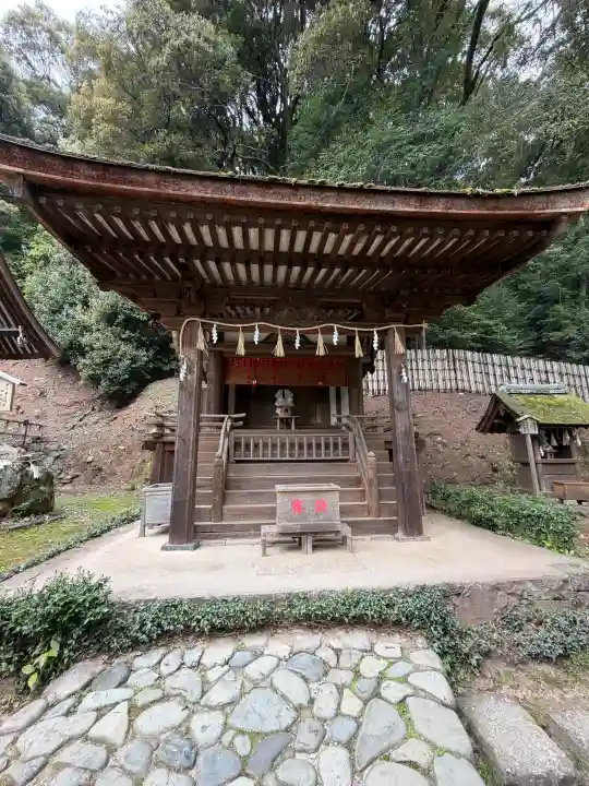 宇治上神社の{uncategorized: "未分類", other: "その他", undefined: "問題あり", building: "その他建物", grave: "お墓", sacred_gate: "鳥居", guardian: "狛犬", statue: "像", buddha: "仏像", history: "歴史", nature: "自然", garden: "庭園", animal: "動物", pagoda: "塔", temizu: "手水舎", mountain_gate: "山門・神門", sanctuary: "本殿・本堂", subordinate: "末社・摂社", art: "芸術", scenery: "景色", jizo: "地蔵", ema: "絵馬", goshuin: "御朱印", omikuji: "おみくじ", items: "授与品その他", amulet: "お守り", goshuincho: "御朱印帳", eats: "食事", festival: "お祭り", votive_dance: "神楽", shichigosan: "七五三参", wedding: "結婚式", experience: "体験その他", initially: "初詣", around: "周辺", anti_infection: "感染症対策"}