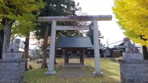 諏訪護国神社の鳥居