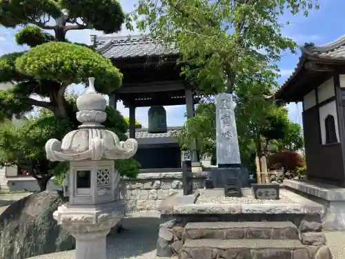中田寺の{uncategorized: "未分類", other: "その他", undefined: "問題あり", building: "その他建物", grave: "お墓", sacred_gate: "鳥居", guardian: "狛犬", statue: "像", buddha: "仏像", history: "歴史", nature: "自然", garden: "庭園", animal: "動物", pagoda: "塔", temizu: "手水舎", mountain_gate: "山門・神門", sanctuary: "本殿・本堂", subordinate: "末社・摂社", art: "芸術", scenery: "景色", jizo: "地蔵", ema: "絵馬", goshuin: "御朱印", omikuji: "おみくじ", items: "授与品その他", amulet: "お守り", goshuincho: "御朱印帳", eats: "食事", festival: "お祭り", votive_dance: "神楽", shichigosan: "七五三参", wedding: "結婚式", experience: "体験その他", initially: "初詣", around: "周辺", anti_infection: "感染症対策"}