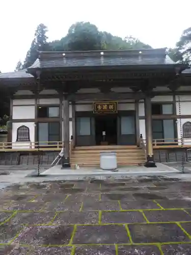 治陸寺の本殿・本堂