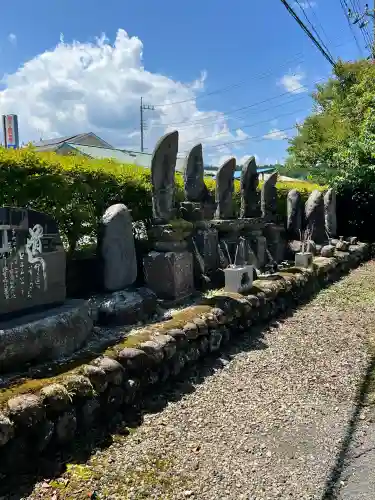 明静寺の{uncategorized: "未分類", other: "その他", undefined: "問題あり", building: "その他建物", grave: "お墓", sacred_gate: "鳥居", guardian: "狛犬", statue: "像", buddha: "仏像", history: "歴史", nature: "自然", garden: "庭園", animal: "動物", pagoda: "塔", temizu: "手水舎", mountain_gate: "山門・神門", sanctuary: "本殿・本堂", subordinate: "末社・摂社", art: "芸術", scenery: "景色", jizo: "地蔵", ema: "絵馬", goshuin: "御朱印", omikuji: "おみくじ", items: "授与品その他", amulet: "お守り", goshuincho: "御朱印帳", eats: "食事", festival: "お祭り", votive_dance: "神楽", shichigosan: "七五三参", wedding: "結婚式", experience: "体験その他", initially: "初詣", around: "周辺", anti_infection: "感染症対策"}