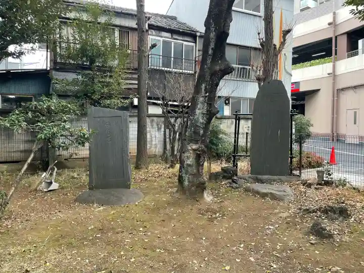 靍護稲荷神社の{uncategorized: "未分類", other: "その他", undefined: "問題あり", building: "その他建物", grave: "お墓", sacred_gate: "鳥居", guardian: "狛犬", statue: "像", buddha: "仏像", history: "歴史", nature: "自然", garden: "庭園", animal: "動物", pagoda: "塔", temizu: "手水舎", mountain_gate: "山門・神門", sanctuary: "本殿・本堂", subordinate: "末社・摂社", art: "芸術", scenery: "景色", jizo: "地蔵", ema: "絵馬", goshuin: "御朱印", omikuji: "おみくじ", items: "授与品その他", amulet: "お守り", goshuincho: "御朱印帳", eats: "食事", festival: "お祭り", votive_dance: "神楽", shichigosan: "七五三参", wedding: "結婚式", experience: "体験その他", initially: "初詣", around: "周辺", anti_infection: "感染症対策"}