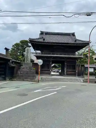 本覚寺の{uncategorized: "未分類", other: "その他", undefined: "問題あり", building: "その他建物", grave: "お墓", sacred_gate: "鳥居", guardian: "狛犬", statue: "像", buddha: "仏像", history: "歴史", nature: "自然", garden: "庭園", animal: "動物", pagoda: "塔", temizu: "手水舎", mountain_gate: "山門・神門", sanctuary: "本殿・本堂", subordinate: "末社・摂社", art: "芸術", scenery: "景色", jizo: "地蔵", ema: "絵馬", goshuin: "御朱印", omikuji: "おみくじ", items: "授与品その他", amulet: "お守り", goshuincho: "御朱印帳", eats: "食事", festival: "お祭り", votive_dance: "神楽", shichigosan: "七五三参", wedding: "結婚式", experience: "体験その他", initially: "初詣", around: "周辺", anti_infection: "感染症対策"}