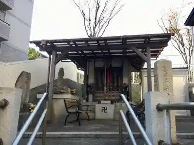 高尾子安地蔵尊の本殿・本堂