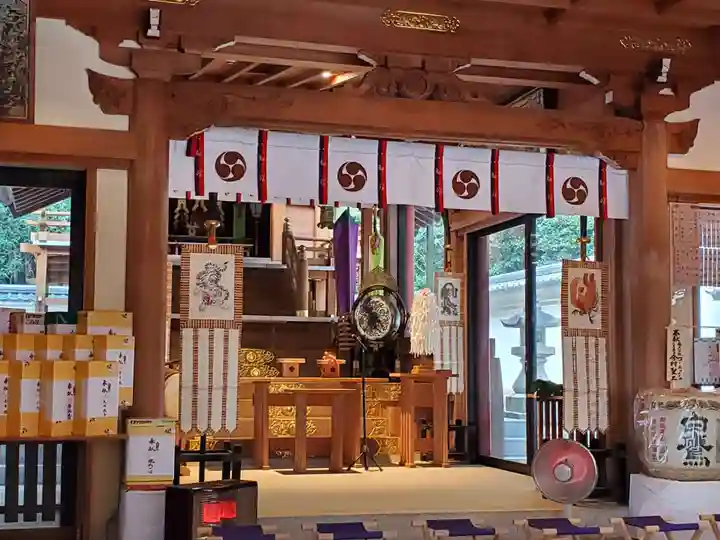 越木岩神社の本殿・本堂