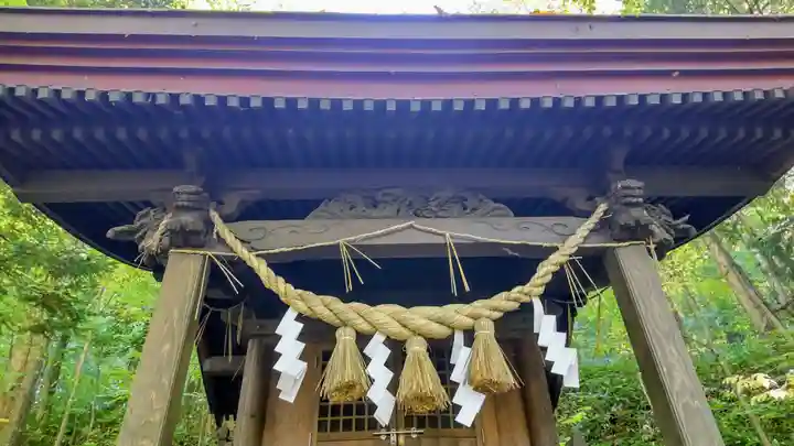鳥沼神社の本殿・本堂