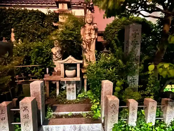 妙音寺の{uncategorized: "未分類", other: "その他", undefined: "問題あり", building: "その他建物", grave: "お墓", sacred_gate: "鳥居", guardian: "狛犬", statue: "像", buddha: "仏像", history: "歴史", nature: "自然", garden: "庭園", animal: "動物", pagoda: "塔", temizu: "手水舎", mountain_gate: "山門・神門", sanctuary: "本殿・本堂", subordinate: "末社・摂社", art: "芸術", scenery: "景色", jizo: "地蔵", ema: "絵馬", goshuin: "御朱印", omikuji: "おみくじ", items: "授与品その他", amulet: "お守り", goshuincho: "御朱印帳", eats: "食事", festival: "お祭り", votive_dance: "神楽", shichigosan: "七五三参", wedding: "結婚式", experience: "体験その他", initially: "初詣", around: "周辺", anti_infection: "感染症対策"}