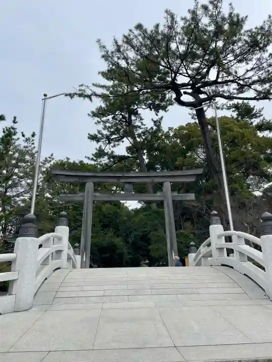寒川神社の{uncategorized: "未分類", other: "その他", undefined: "問題あり", building: "その他建物", grave: "お墓", sacred_gate: "鳥居", guardian: "狛犬", statue: "像", buddha: "仏像", history: "歴史", nature: "自然", garden: "庭園", animal: "動物", pagoda: "塔", temizu: "手水舎", mountain_gate: "山門・神門", sanctuary: "本殿・本堂", subordinate: "末社・摂社", art: "芸術", scenery: "景色", jizo: "地蔵", ema: "絵馬", goshuin: "御朱印", omikuji: "おみくじ", items: "授与品その他", amulet: "お守り", goshuincho: "御朱印帳", eats: "食事", festival: "お祭り", votive_dance: "神楽", shichigosan: "七五三参", wedding: "結婚式", experience: "体験その他", initially: "初詣", around: "周辺", anti_infection: "感染症対策"}