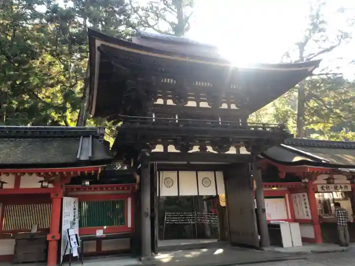 石上神宮の山門・神門