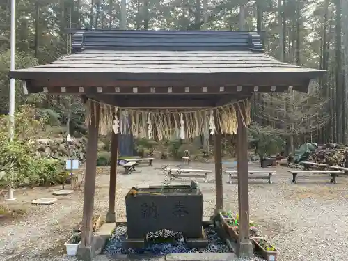 日光大室高龗神社の{uncategorized: "未分類", other: "その他", undefined: "問題あり", building: "その他建物", grave: "お墓", sacred_gate: "鳥居", guardian: "狛犬", statue: "像", buddha: "仏像", history: "歴史", nature: "自然", garden: "庭園", animal: "動物", pagoda: "塔", temizu: "手水舎", mountain_gate: "山門・神門", sanctuary: "本殿・本堂", subordinate: "末社・摂社", art: "芸術", scenery: "景色", jizo: "地蔵", ema: "絵馬", goshuin: "御朱印", omikuji: "おみくじ", items: "授与品その他", amulet: "お守り", goshuincho: "御朱印帳", eats: "食事", festival: "お祭り", votive_dance: "神楽", shichigosan: "七五三参", wedding: "結婚式", experience: "体験その他", initially: "初詣", around: "周辺", anti_infection: "感染症対策"}