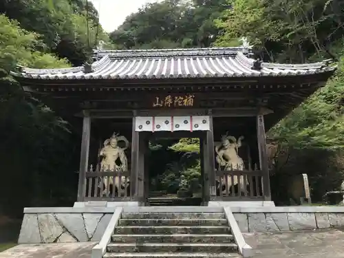 仙遊寺の山門