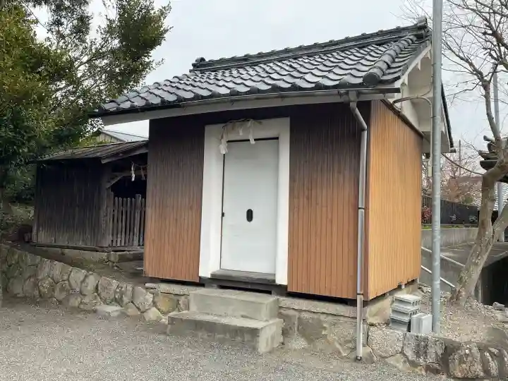 八幡神社の{uncategorized: "未分類", other: "その他", undefined: "問題あり", building: "その他建物", grave: "お墓", sacred_gate: "鳥居", guardian: "狛犬", statue: "像", buddha: "仏像", history: "歴史", nature: "自然", garden: "庭園", animal: "動物", pagoda: "塔", temizu: "手水舎", mountain_gate: "山門・神門", sanctuary: "本殿・本堂", subordinate: "末社・摂社", art: "芸術", scenery: "景色", jizo: "地蔵", ema: "絵馬", goshuin: "御朱印", omikuji: "おみくじ", items: "授与品その他", amulet: "お守り", goshuincho: "御朱印帳", eats: "食事", festival: "お祭り", votive_dance: "神楽", shichigosan: "七五三参", wedding: "結婚式", experience: "体験その他", initially: "初詣", around: "周辺", anti_infection: "感染症対策"}