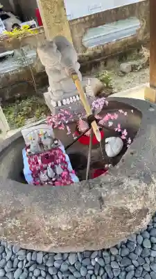 三輪神社の{uncategorized: "未分類", other: "その他", undefined: "問題あり", building: "その他建物", grave: "お墓", sacred_gate: "鳥居", guardian: "狛犬", statue: "像", buddha: "仏像", history: "歴史", nature: "自然", garden: "庭園", animal: "動物", pagoda: "塔", temizu: "手水舎", mountain_gate: "山門・神門", sanctuary: "本殿・本堂", subordinate: "末社・摂社", art: "芸術", scenery: "景色", jizo: "地蔵", ema: "絵馬", goshuin: "御朱印", omikuji: "おみくじ", items: "授与品その他", amulet: "お守り", goshuincho: "御朱印帳", eats: "食事", festival: "お祭り", votive_dance: "神楽", shichigosan: "七五三参", wedding: "結婚式", experience: "体験その他", initially: "初詣", around: "周辺", anti_infection: "感染症対策"}