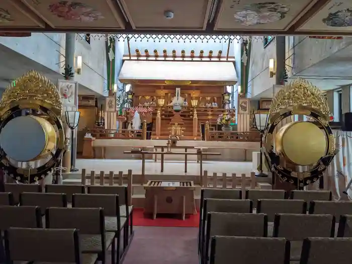 八津御嶽神社の本殿