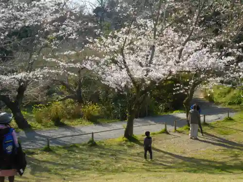 葛原岡神社の庭園