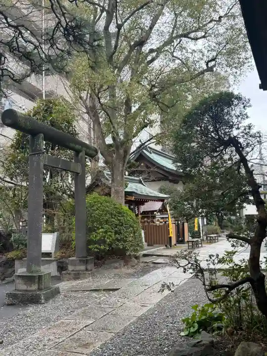 東大島神社の{uncategorized: "未分類", other: "その他", undefined: "問題あり", building: "その他建物", grave: "お墓", sacred_gate: "鳥居", guardian: "狛犬", statue: "像", buddha: "仏像", history: "歴史", nature: "自然", garden: "庭園", animal: "動物", pagoda: "塔", temizu: "手水舎", mountain_gate: "山門・神門", sanctuary: "本殿・本堂", subordinate: "末社・摂社", art: "芸術", scenery: "景色", jizo: "地蔵", ema: "絵馬", goshuin: "御朱印", omikuji: "おみくじ", items: "授与品その他", amulet: "お守り", goshuincho: "御朱印帳", eats: "食事", festival: "お祭り", votive_dance: "神楽", shichigosan: "七五三参", wedding: "結婚式", experience: "体験その他", initially: "初詣", around: "周辺", anti_infection: "感染症対策"}