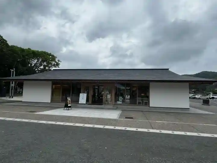宗像大社の{uncategorized: "未分類", other: "その他", undefined: "問題あり", building: "その他建物", grave: "お墓", sacred_gate: "鳥居", guardian: "狛犬", statue: "像", buddha: "仏像", history: "歴史", nature: "自然", garden: "庭園", animal: "動物", pagoda: "塔", temizu: "手水舎", mountain_gate: "山門・神門", sanctuary: "本殿・本堂", subordinate: "末社・摂社", art: "芸術", scenery: "景色", jizo: "地蔵", ema: "絵馬", goshuin: "御朱印", omikuji: "おみくじ", items: "授与品その他", amulet: "お守り", goshuincho: "御朱印帳", eats: "食事", festival: "お祭り", votive_dance: "神楽", shichigosan: "七五三参", wedding: "結婚式", experience: "体験その他", initially: "初詣", around: "周辺", anti_infection: "感染症対策"}
