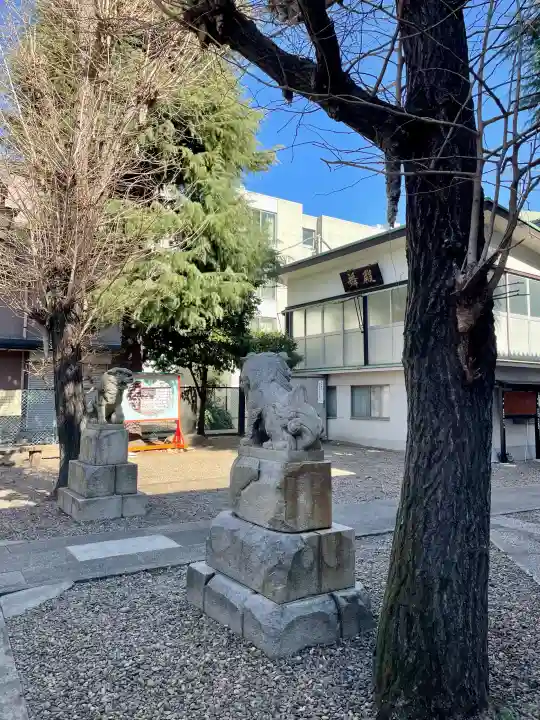 諏訪神社の{uncategorized: "未分類", other: "その他", undefined: "問題あり", building: "その他建物", grave: "お墓", sacred_gate: "鳥居", guardian: "狛犬", statue: "像", buddha: "仏像", history: "歴史", nature: "自然", garden: "庭園", animal: "動物", pagoda: "塔", temizu: "手水舎", mountain_gate: "山門・神門", sanctuary: "本殿・本堂", subordinate: "末社・摂社", art: "芸術", scenery: "景色", jizo: "地蔵", ema: "絵馬", goshuin: "御朱印", omikuji: "おみくじ", items: "授与品その他", amulet: "お守り", goshuincho: "御朱印帳", eats: "食事", festival: "お祭り", votive_dance: "神楽", shichigosan: "七五三参", wedding: "結婚式", experience: "体験その他", initially: "初詣", around: "周辺", anti_infection: "感染症対策"}