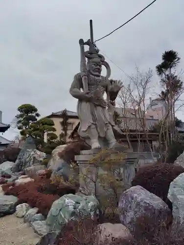 是字寺龍海院の像