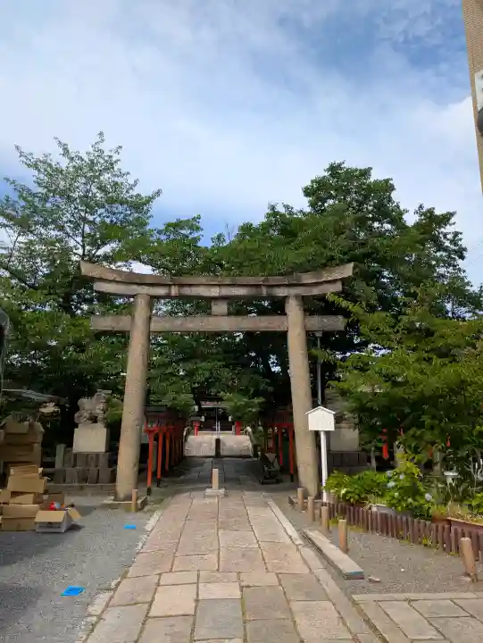 六孫王神社の{uncategorized: "未分類", other: "その他", undefined: "問題あり", building: "その他建物", grave: "お墓", sacred_gate: "鳥居", guardian: "狛犬", statue: "像", buddha: "仏像", history: "歴史", nature: "自然", garden: "庭園", animal: "動物", pagoda: "塔", temizu: "手水舎", mountain_gate: "山門・神門", sanctuary: "本殿・本堂", subordinate: "末社・摂社", art: "芸術", scenery: "景色", jizo: "地蔵", ema: "絵馬", goshuin: "御朱印", omikuji: "おみくじ", items: "授与品その他", amulet: "お守り", goshuincho: "御朱印帳", eats: "食事", festival: "お祭り", votive_dance: "神楽", shichigosan: "七五三参", wedding: "結婚式", experience: "体験その他", initially: "初詣", around: "周辺", anti_infection: "感染症対策"}