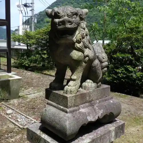 宇奈月神社の狛犬