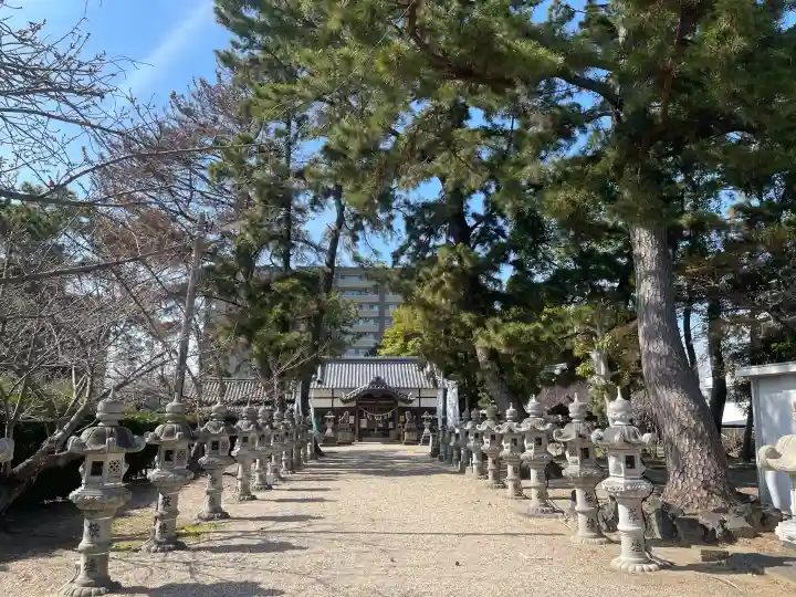 勝速日神社の{uncategorized: "未分類", other: "その他", undefined: "問題あり", building: "その他建物", grave: "お墓", sacred_gate: "鳥居", guardian: "狛犬", statue: "像", buddha: "仏像", history: "歴史", nature: "自然", garden: "庭園", animal: "動物", pagoda: "塔", temizu: "手水舎", mountain_gate: "山門・神門", sanctuary: "本殿・本堂", subordinate: "末社・摂社", art: "芸術", scenery: "景色", jizo: "地蔵", ema: "絵馬", goshuin: "御朱印", omikuji: "おみくじ", items: "授与品その他", amulet: "お守り", goshuincho: "御朱印帳", eats: "食事", festival: "お祭り", votive_dance: "神楽", shichigosan: "七五三参", wedding: "結婚式", experience: "体験その他", initially: "初詣", around: "周辺", anti_infection: "感染症対策"}