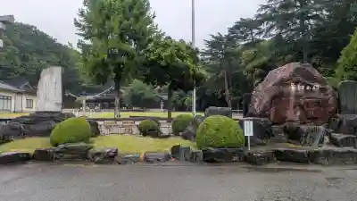 群馬県護国神社の{uncategorized: "未分類", other: "その他", undefined: "問題あり", building: "その他建物", grave: "お墓", sacred_gate: "鳥居", guardian: "狛犬", statue: "像", buddha: "仏像", history: "歴史", nature: "自然", garden: "庭園", animal: "動物", pagoda: "塔", temizu: "手水舎", mountain_gate: "山門・神門", sanctuary: "本殿・本堂", subordinate: "末社・摂社", art: "芸術", scenery: "景色", jizo: "地蔵", ema: "絵馬", goshuin: "御朱印", omikuji: "おみくじ", items: "授与品その他", amulet: "お守り", goshuincho: "御朱印帳", eats: "食事", festival: "お祭り", votive_dance: "神楽", shichigosan: "七五三参", wedding: "結婚式", experience: "体験その他", initially: "初詣", around: "周辺", anti_infection: "感染症対策"}