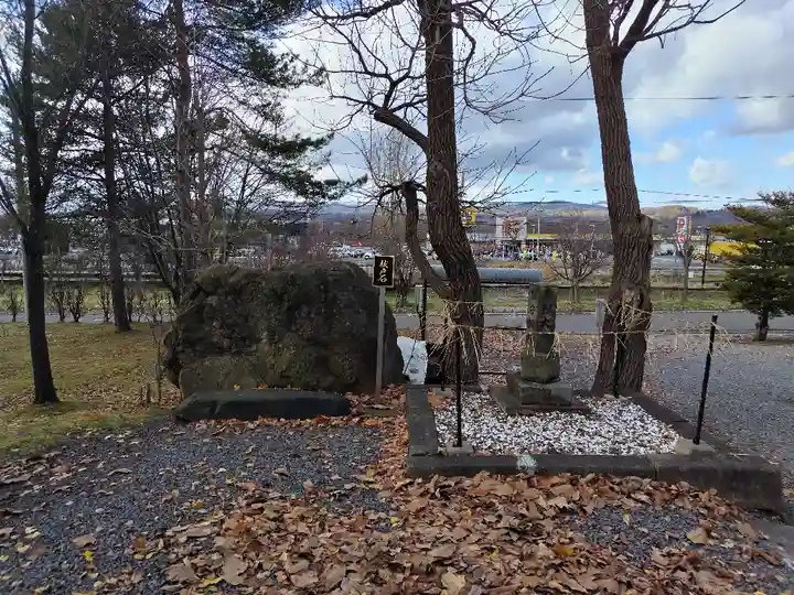 西御料地神社の末社・摂社