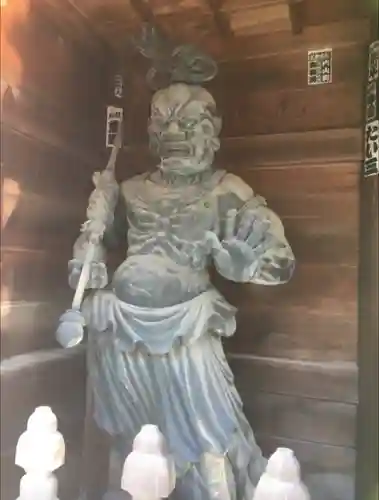 医王寺の像