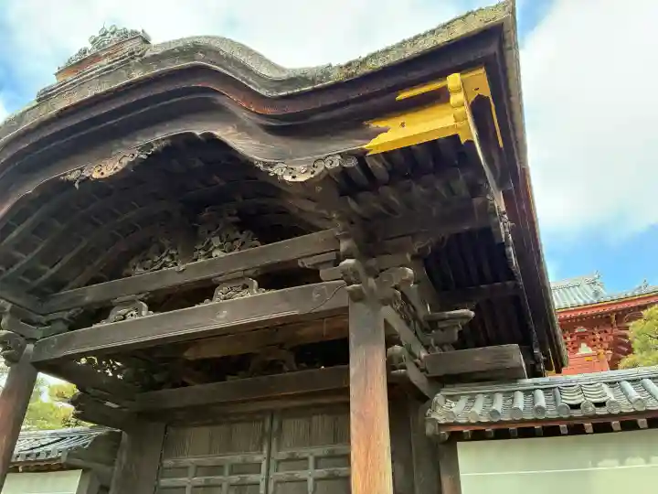 大徳寺の{uncategorized: "未分類", other: "その他", undefined: "問題あり", building: "その他建物", grave: "お墓", sacred_gate: "鳥居", guardian: "狛犬", statue: "像", buddha: "仏像", history: "歴史", nature: "自然", garden: "庭園", animal: "動物", pagoda: "塔", temizu: "手水舎", mountain_gate: "山門・神門", sanctuary: "本殿・本堂", subordinate: "末社・摂社", art: "芸術", scenery: "景色", jizo: "地蔵", ema: "絵馬", goshuin: "御朱印", omikuji: "おみくじ", items: "授与品その他", amulet: "お守り", goshuincho: "御朱印帳", eats: "食事", festival: "お祭り", votive_dance: "神楽", shichigosan: "七五三参", wedding: "結婚式", experience: "体験その他", initially: "初詣", around: "周辺", anti_infection: "感染症対策"}