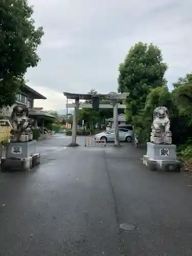 上地八幡宮の鳥居