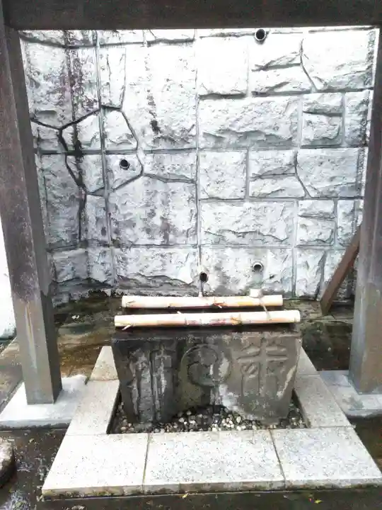 杉山社(仏向町)の手水舎