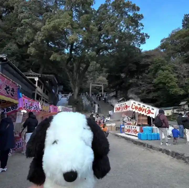 多度大社の{uncategorized: "未分類", other: "その他", undefined: "問題あり", building: "その他建物", grave: "お墓", sacred_gate: "鳥居", guardian: "狛犬", statue: "像", buddha: "仏像", history: "歴史", nature: "自然", garden: "庭園", animal: "動物", pagoda: "塔", temizu: "手水舎", mountain_gate: "山門・神門", sanctuary: "本殿・本堂", subordinate: "末社・摂社", art: "芸術", scenery: "景色", jizo: "地蔵", ema: "絵馬", goshuin: "御朱印", omikuji: "おみくじ", items: "授与品その他", amulet: "お守り", goshuincho: "御朱印帳", eats: "食事", festival: "お祭り", votive_dance: "神楽", shichigosan: "七五三参", wedding: "結婚式", experience: "体験その他", initially: "初詣", around: "周辺", anti_infection: "感染症対策"}