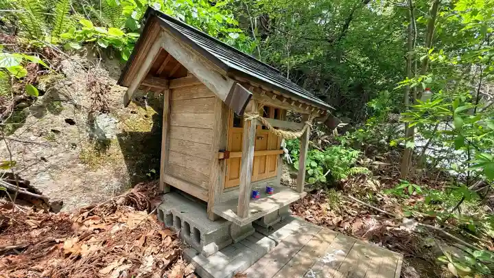 正一位石倉稲荷神社の{uncategorized: "未分類", other: "その他", undefined: "問題あり", building: "その他建物", grave: "お墓", sacred_gate: "鳥居", guardian: "狛犬", statue: "像", buddha: "仏像", history: "歴史", nature: "自然", garden: "庭園", animal: "動物", pagoda: "塔", temizu: "手水舎", mountain_gate: "山門・神門", sanctuary: "本殿・本堂", subordinate: "末社・摂社", art: "芸術", scenery: "景色", jizo: "地蔵", ema: "絵馬", goshuin: "御朱印", omikuji: "おみくじ", items: "授与品その他", amulet: "お守り", goshuincho: "御朱印帳", eats: "食事", festival: "お祭り", votive_dance: "神楽", shichigosan: "七五三参", wedding: "結婚式", experience: "体験その他", initially: "初詣", around: "周辺", anti_infection: "感染症対策"}