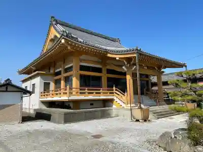 徳善寺の{uncategorized: "未分類", other: "その他", undefined: "問題あり", building: "その他建物", grave: "お墓", sacred_gate: "鳥居", guardian: "狛犬", statue: "像", buddha: "仏像", history: "歴史", nature: "自然", garden: "庭園", animal: "動物", pagoda: "塔", temizu: "手水舎", mountain_gate: "山門・神門", sanctuary: "本殿・本堂", subordinate: "末社・摂社", art: "芸術", scenery: "景色", jizo: "地蔵", ema: "絵馬", goshuin: "御朱印", omikuji: "おみくじ", items: "授与品その他", amulet: "お守り", goshuincho: "御朱印帳", eats: "食事", festival: "お祭り", votive_dance: "神楽", shichigosan: "七五三参", wedding: "結婚式", experience: "体験その他", initially: "初詣", around: "周辺", anti_infection: "感染症対策"}