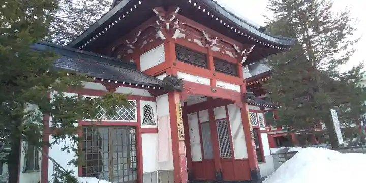 眞久寺の山門・神門