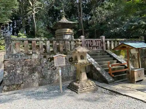 久能山東照宮の{uncategorized: "未分類", other: "その他", undefined: "問題あり", building: "その他建物", grave: "お墓", sacred_gate: "鳥居", guardian: "狛犬", statue: "像", buddha: "仏像", history: "歴史", nature: "自然", garden: "庭園", animal: "動物", pagoda: "塔", temizu: "手水舎", mountain_gate: "山門・神門", sanctuary: "本殿・本堂", subordinate: "末社・摂社", art: "芸術", scenery: "景色", jizo: "地蔵", ema: "絵馬", goshuin: "御朱印", omikuji: "おみくじ", items: "授与品その他", amulet: "お守り", goshuincho: "御朱印帳", eats: "食事", festival: "お祭り", votive_dance: "神楽", shichigosan: "七五三参", wedding: "結婚式", experience: "体験その他", initially: "初詣", around: "周辺", anti_infection: "感染症対策"}