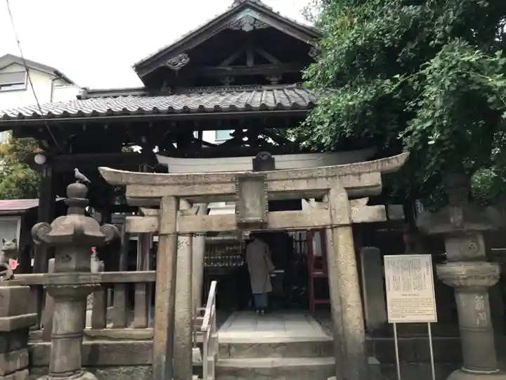 被官稲荷神社の鳥居