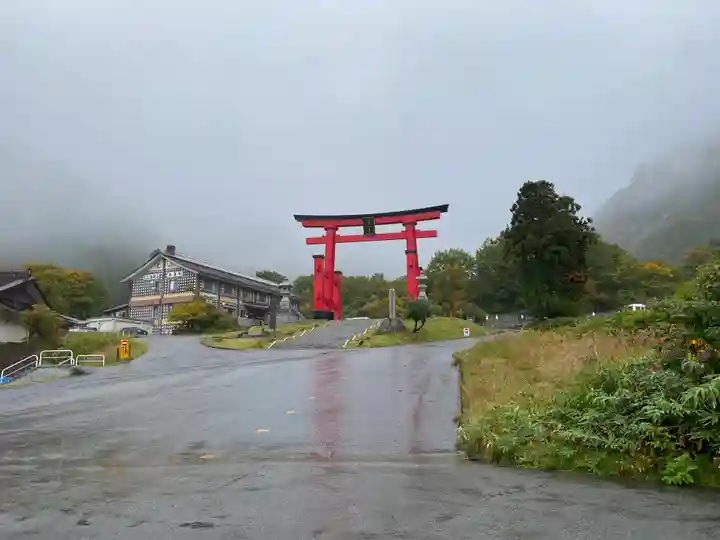 湯殿山神社(出羽三山神社)の鳥居